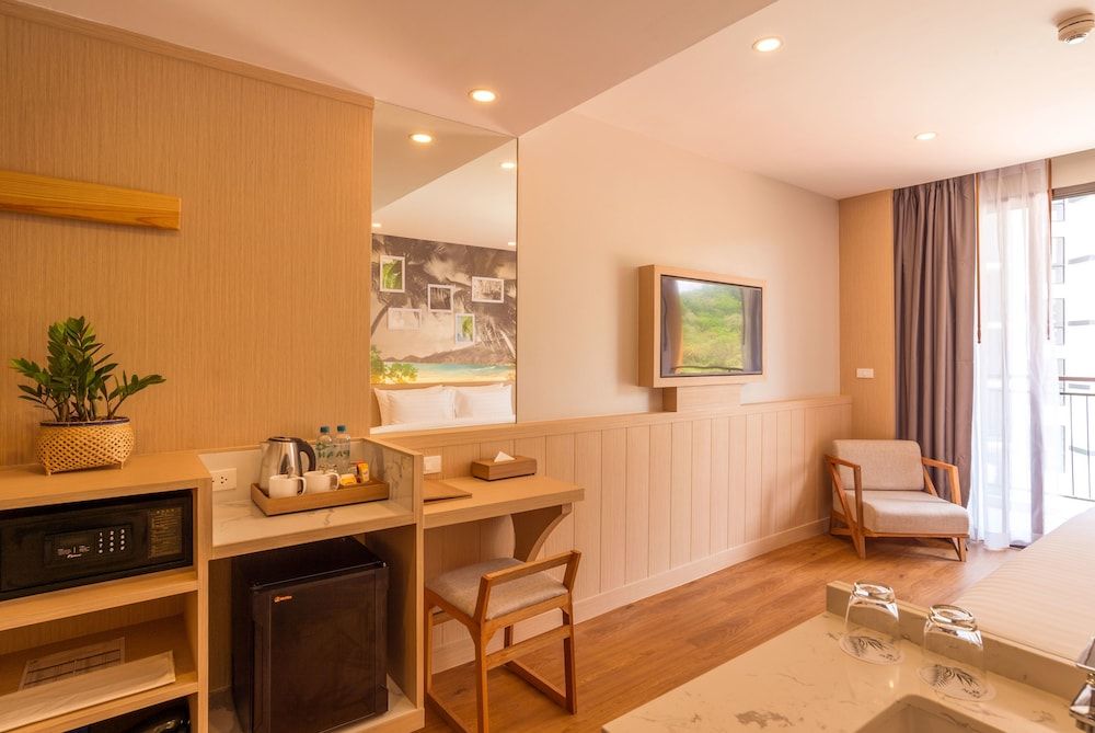 Sea Seeker Krabi Resort Deluxe Room with Mountain View 8