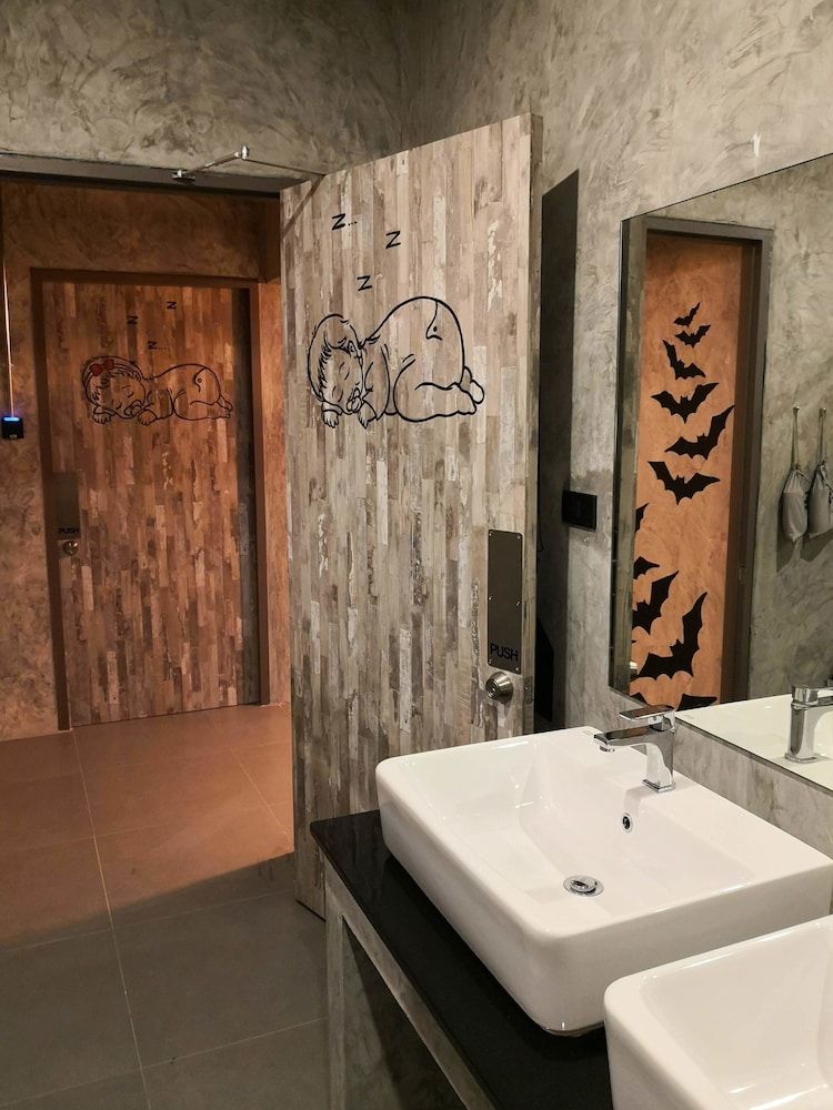 Asleep by Lantana 4-Bed Male Dormitory 16