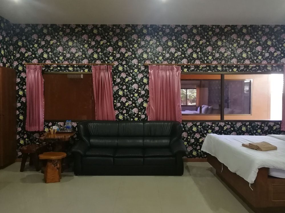Reurn Thai Resort Ratchaburi Family Room, Non Smoking 4