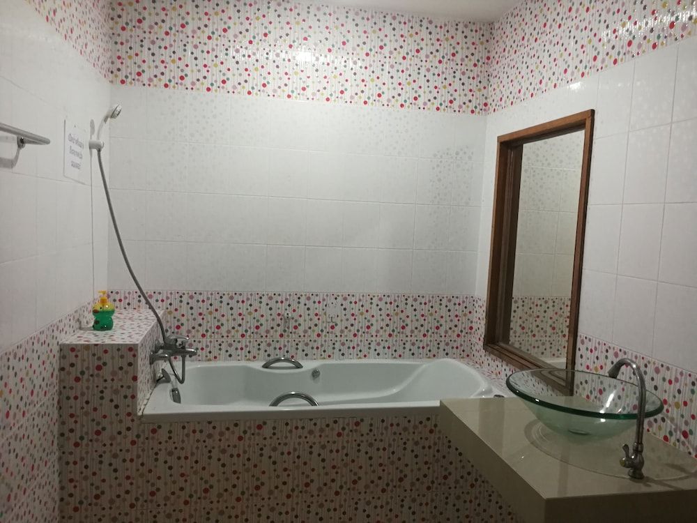 Reurn Thai Resort Ratchaburi Standard Double Room 6