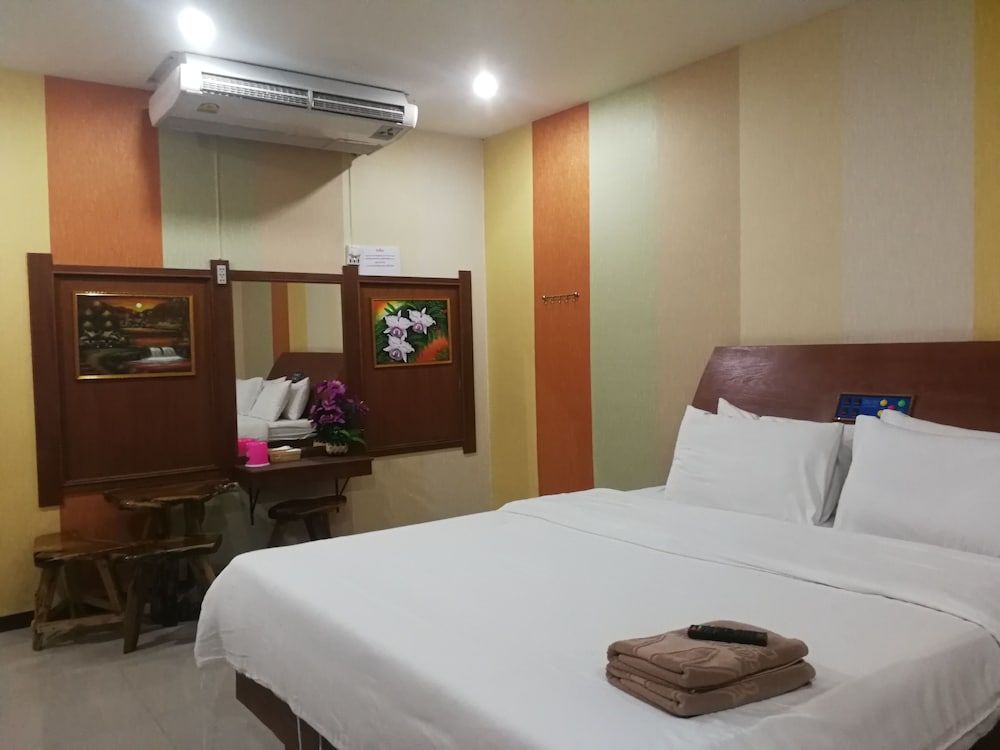 Reurn Thai Resort Ratchaburi Standard Double Room 3