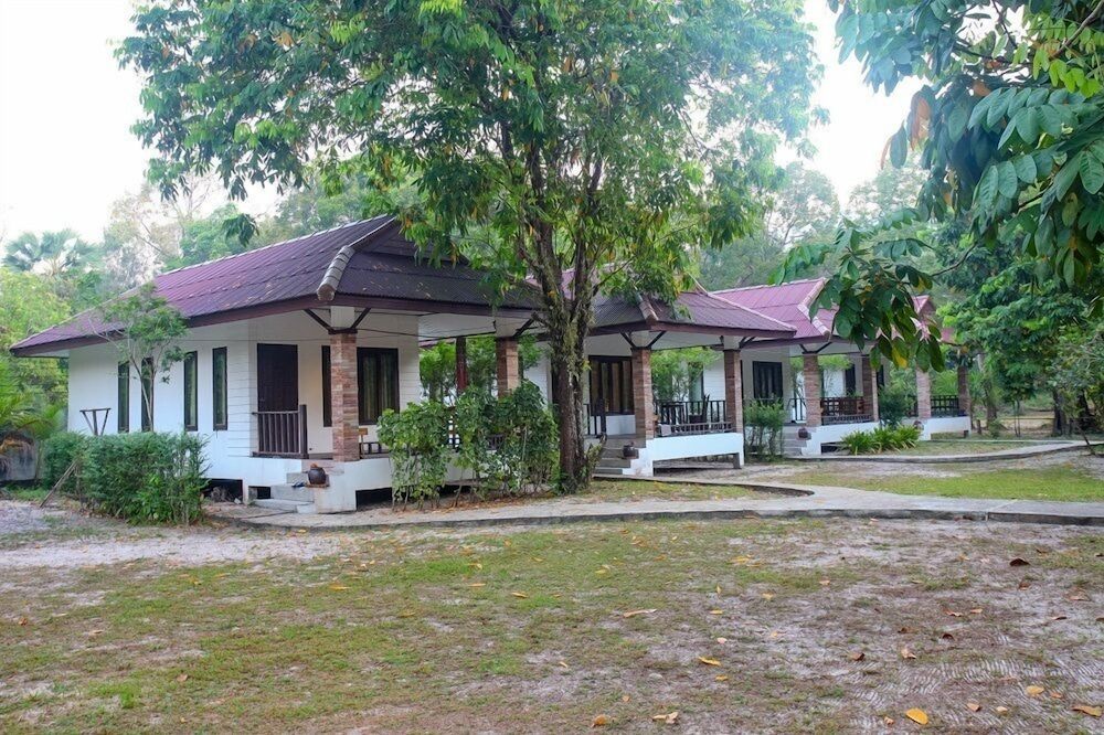 undefined Thalane Beach Resort and Villas 10