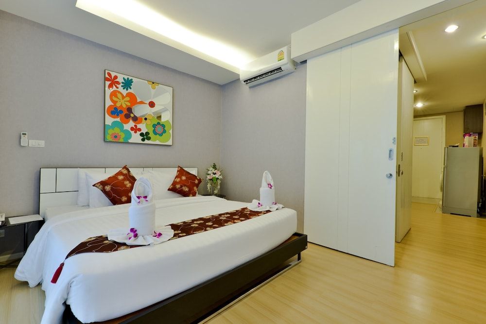 iCheck inn Residence Sukhumvit 1 Deluxe Studio, 1 Bedroom, Kitchen, City View 3