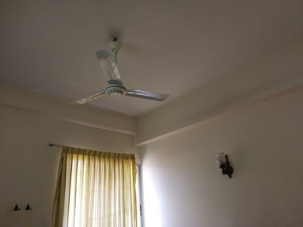 Ho Fah Hotel Standard Twin Room with Fan 4