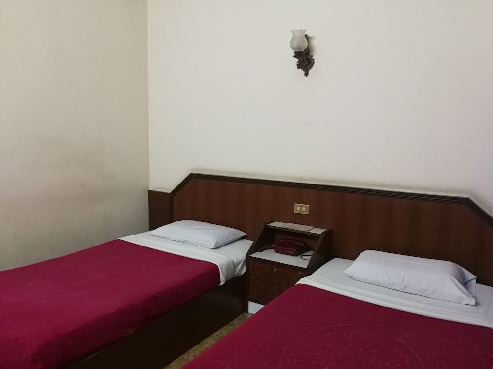 Ho Fah Hotel Standard Twin Room with Air Condition 2