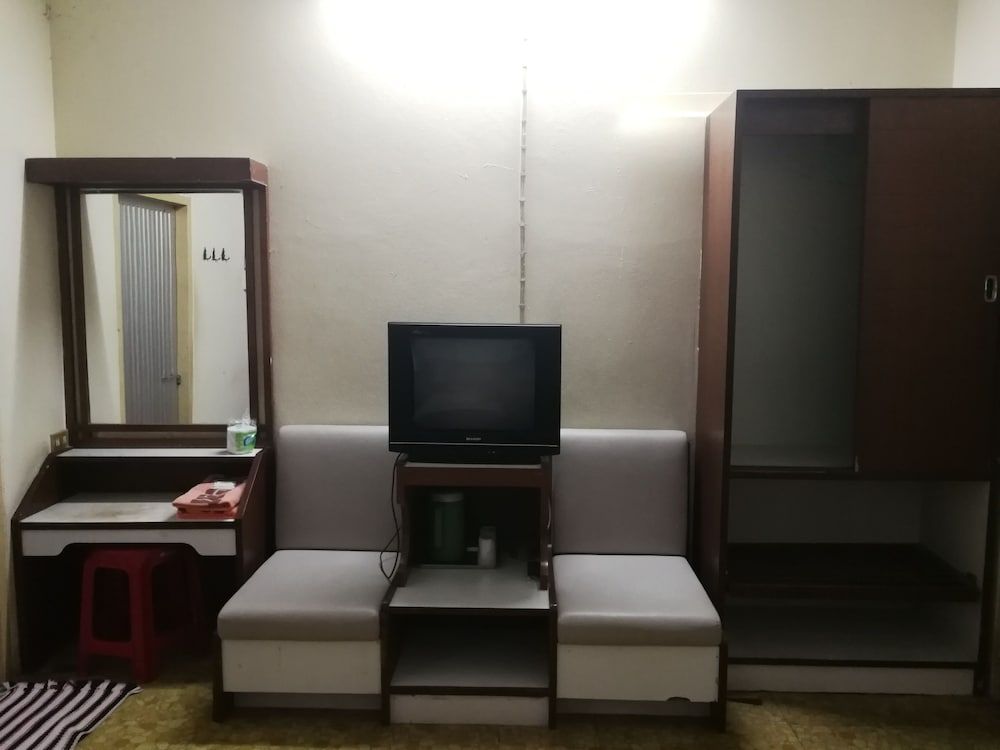 Ho Fah Hotel Standard Twin Room with Air Condition 4