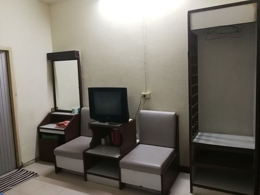 Ho Fah Hotel Standard Room with Air Condition (Big Single Bed) 4