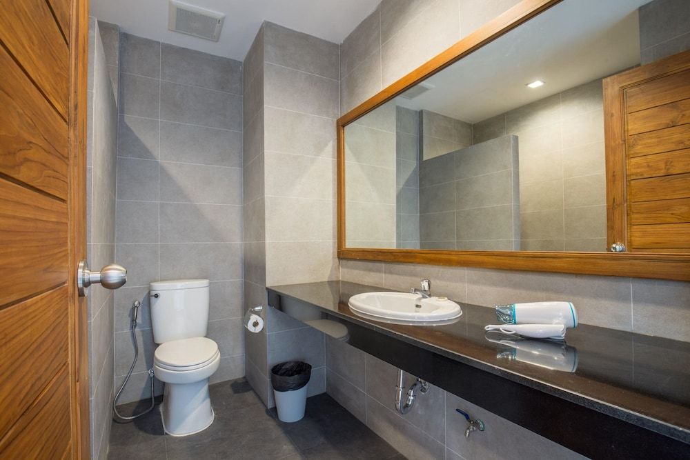 Sann View Hotel Deluxe Double Room, 1 King Bed 4