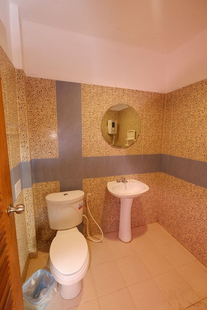 The Good View Guesthouse Deluxe Twin Room 5