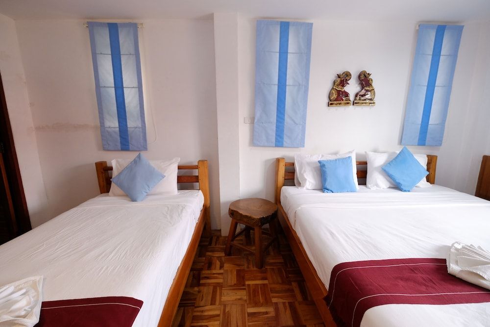 The Good View Guesthouse Deluxe Triple Room 3