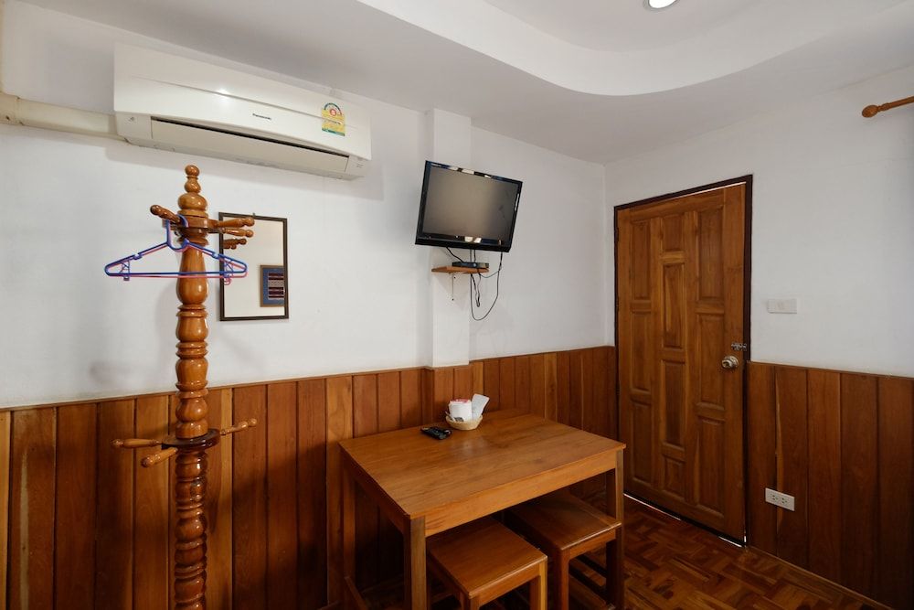 The Good View Guesthouse Deluxe Double Room 8