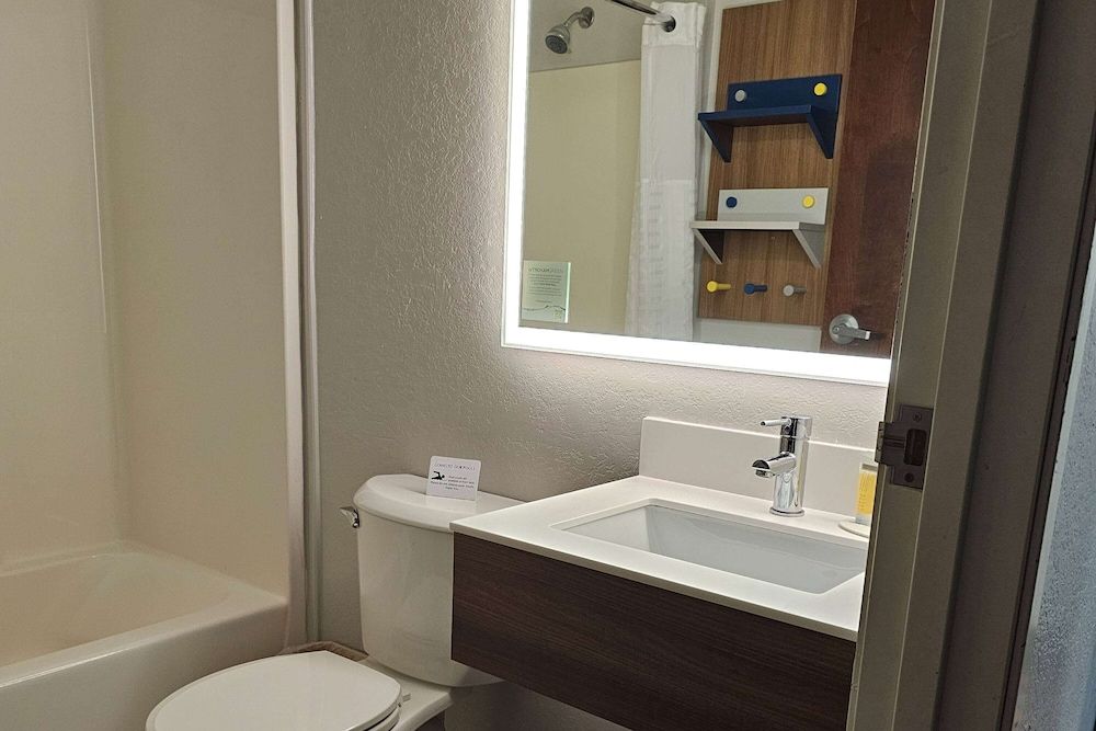 Deluxe Room, 1 Queen Bed, Non Smoking