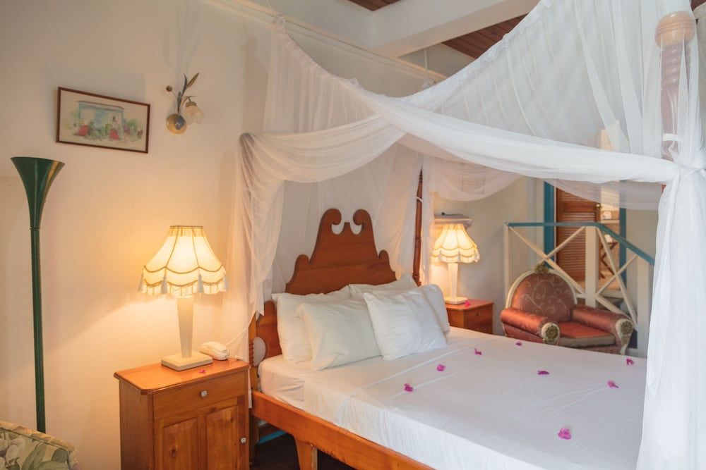 Half Moon Blue Blue Room 2