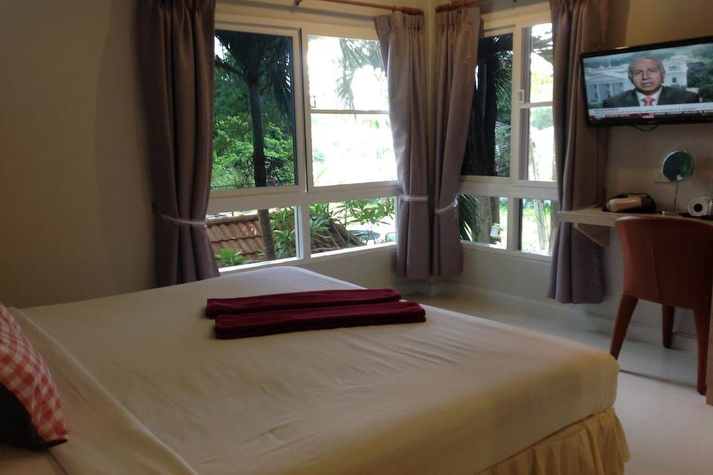 Sandy House Rawai Standard Room 3