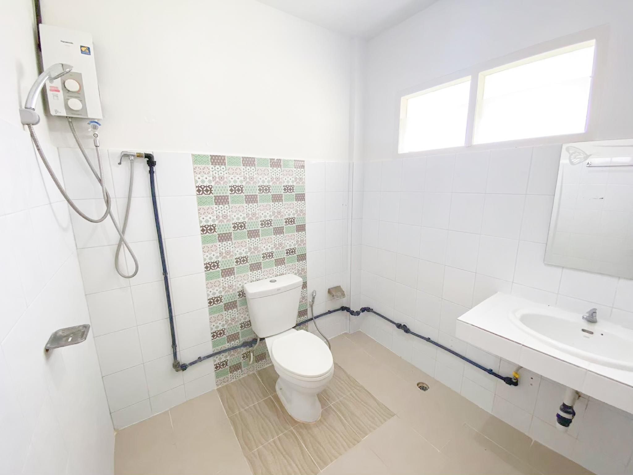 Bangsaphan Resort Deluxe Room with Balcony 3