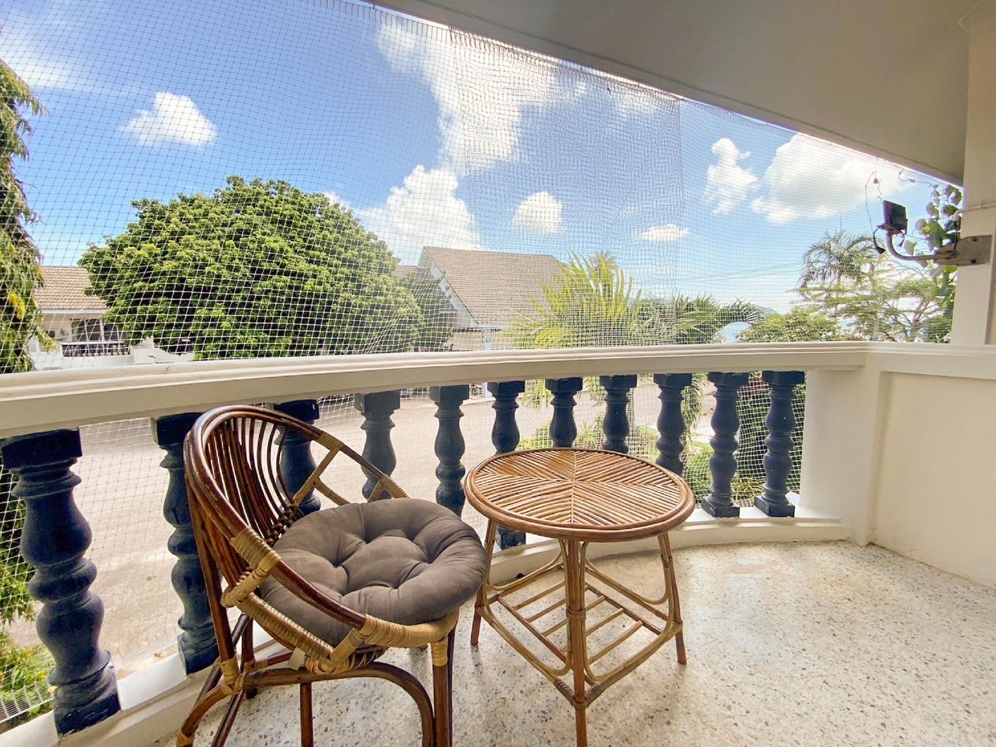 Bangsaphan Resort Deluxe Room with Balcony 2