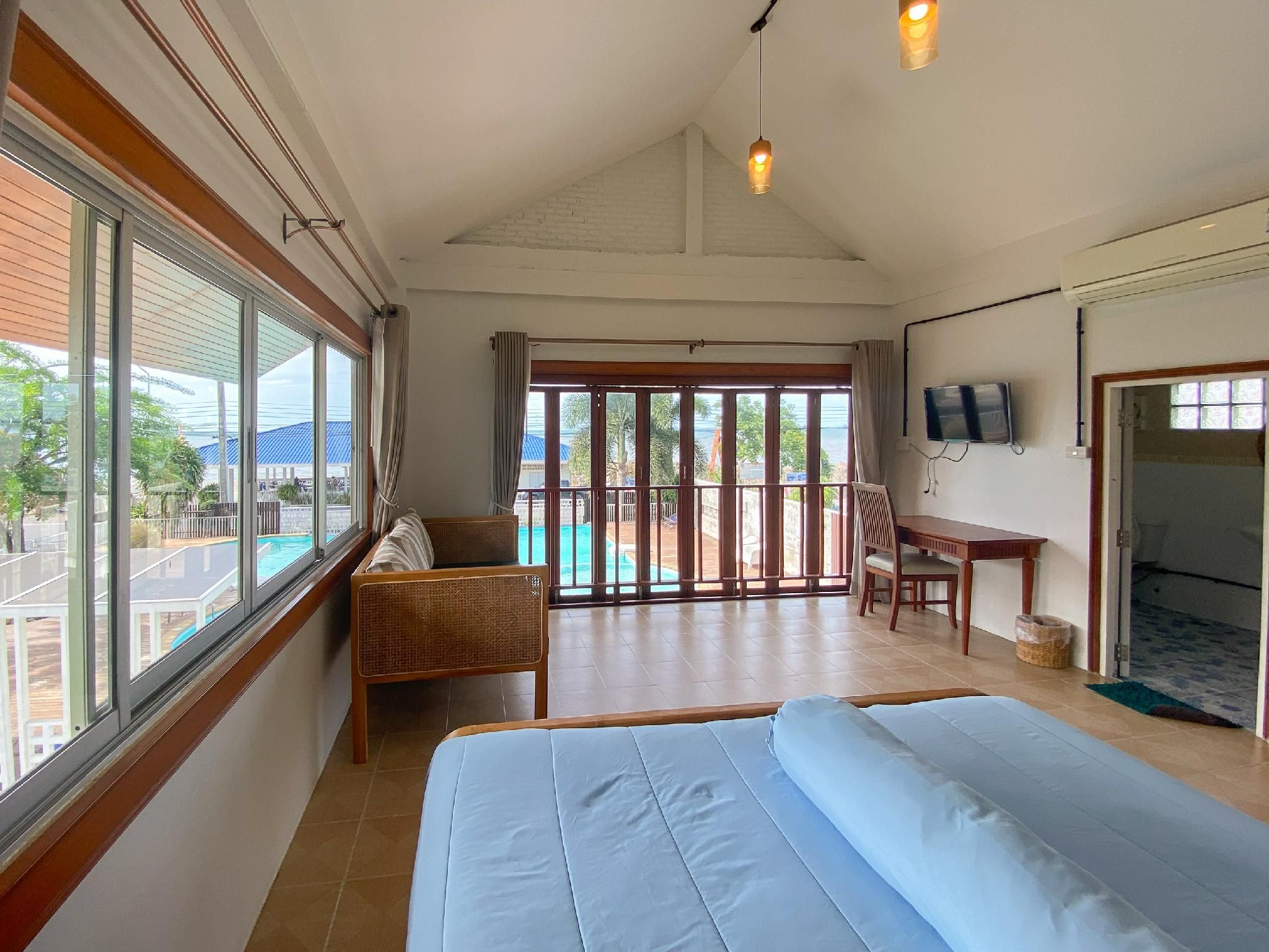 Bangsaphan Resort Premium Deluxe Sea View Room 2