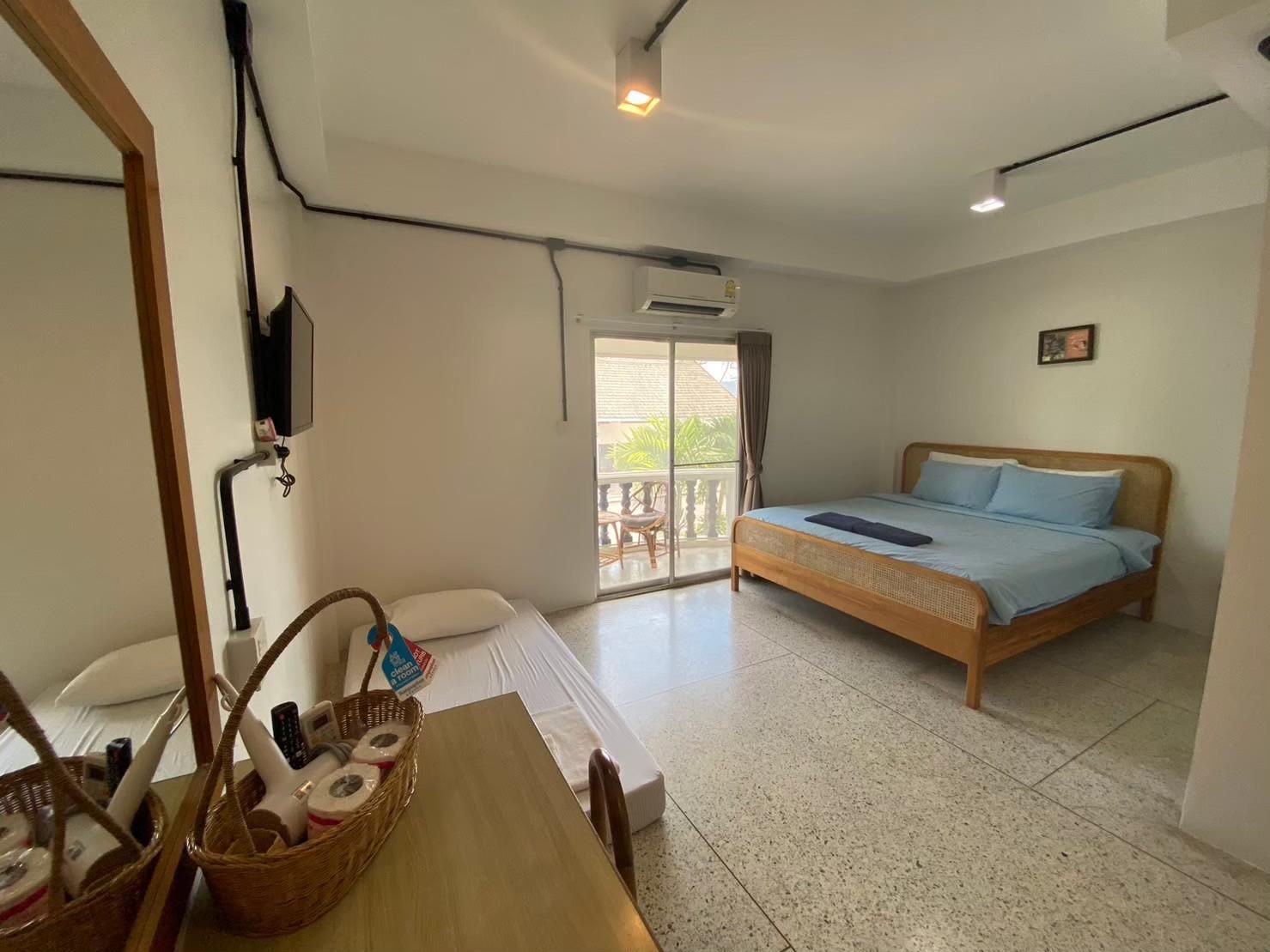 Bangsaphan Resort Deluxe Room with Balcony