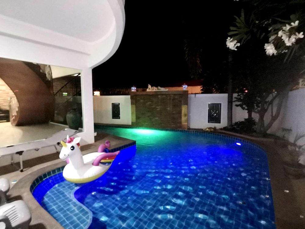 undefined Tewaree Villa - Pattaya Holiday House Walking Street 7