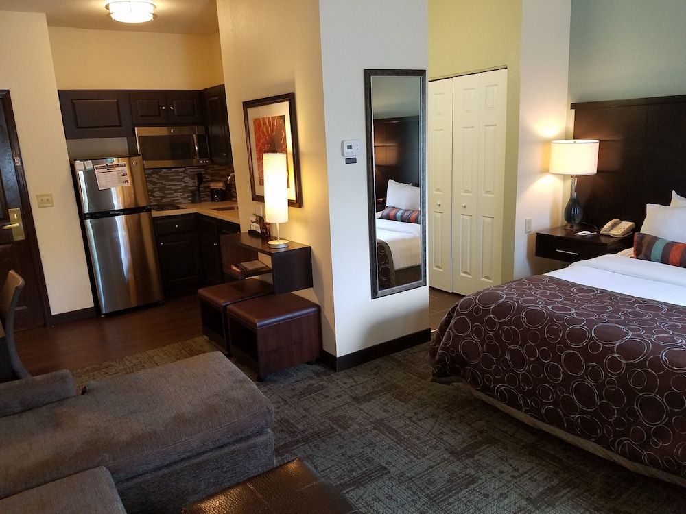 Studio Suite, Kitchen