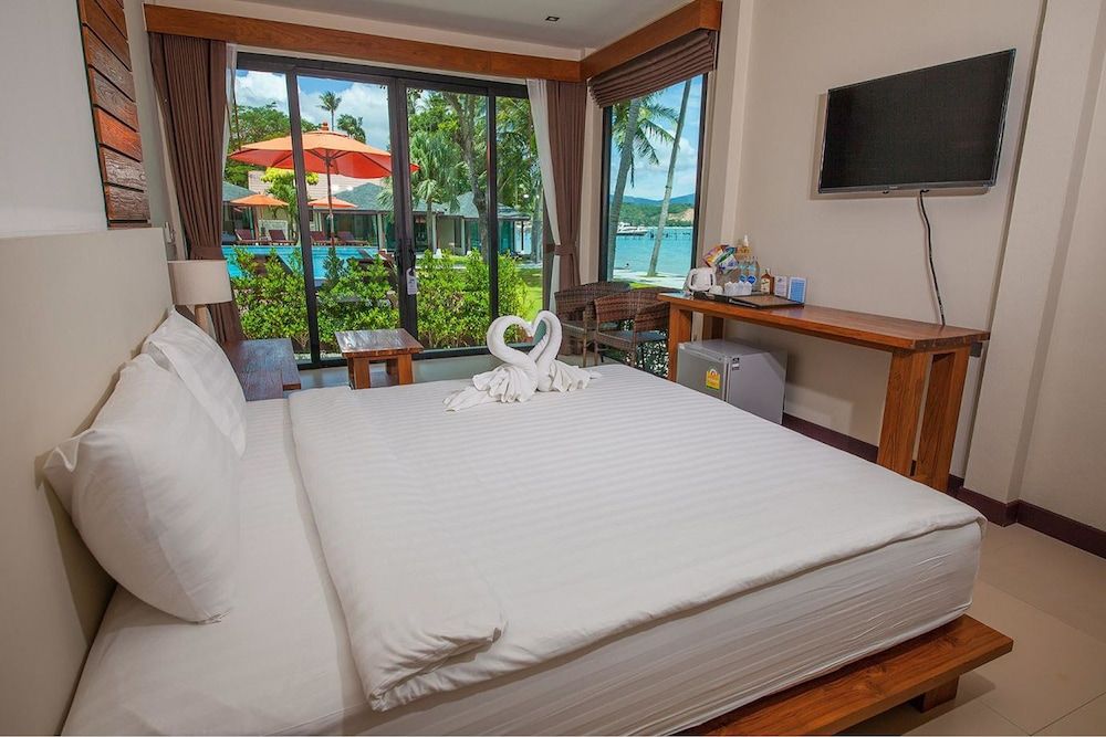 Samui Mermaid Resort Grand Deluxe Room with Side Sea View