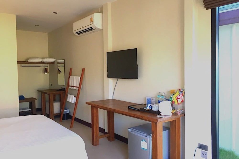 Samui Mermaid Resort Grand Deluxe Room with Side Sea View 5