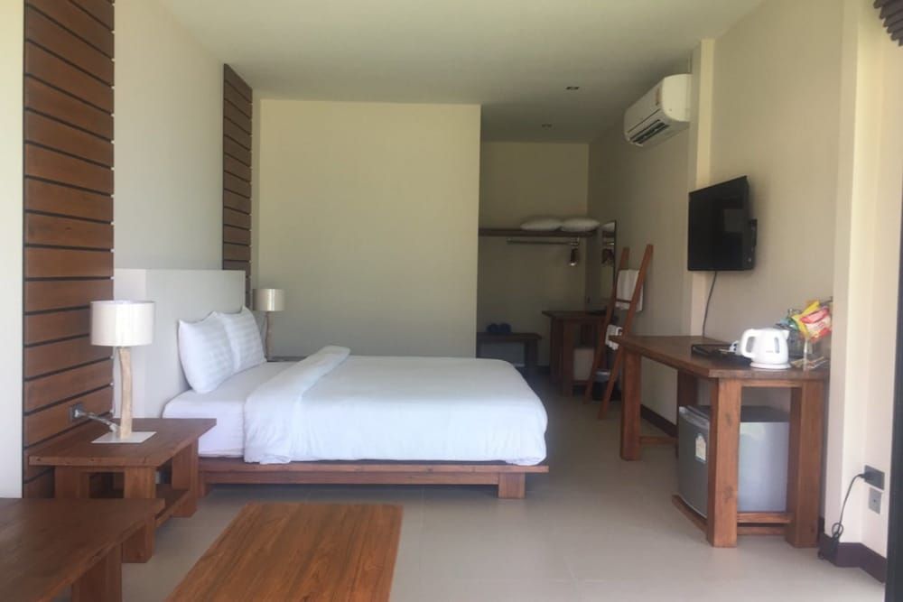 Samui Mermaid Resort Grand Deluxe Room with Side Sea View 4