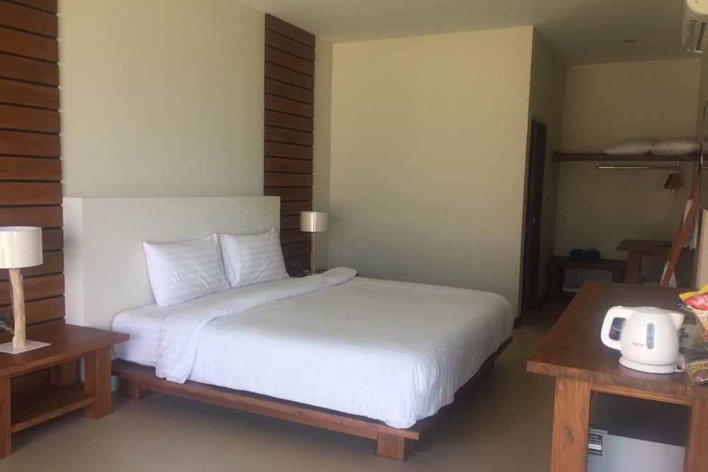 Samui Mermaid Resort Grand Deluxe Room with Side Sea View 3