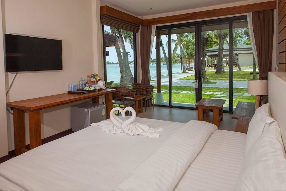 Samui Mermaid Resort Grand Deluxe Room with Side Sea View 2