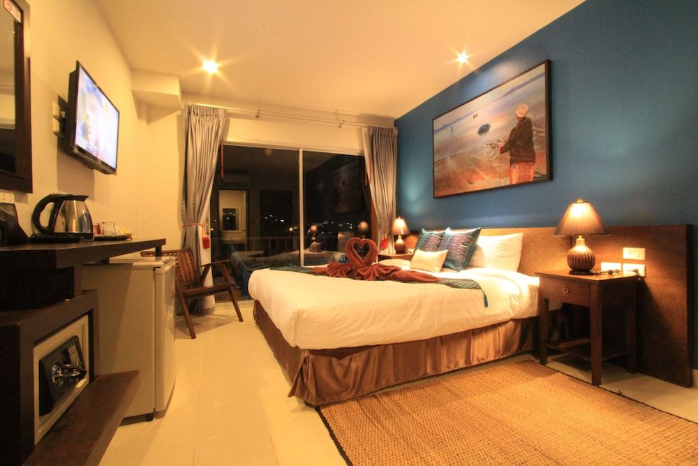 undefined The Guide Hometel 8