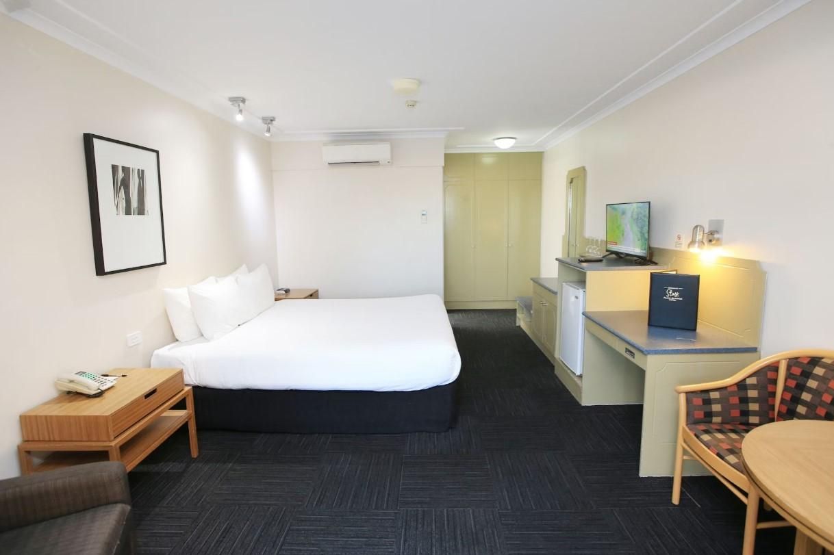Stand Queen Room