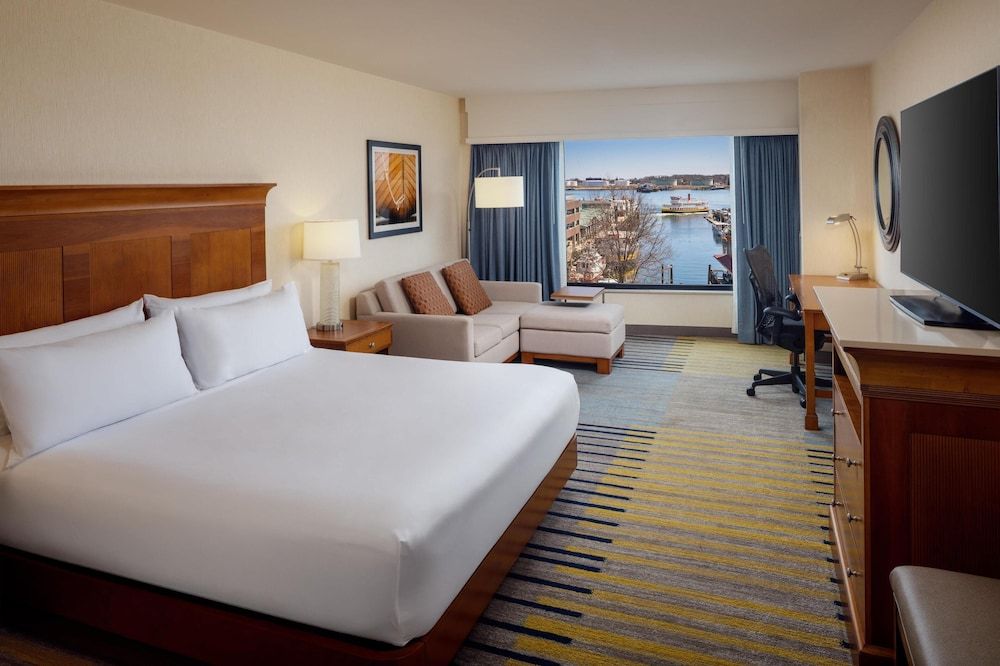 Deluxe Room, 1 King Bed with Sofa bed, Water View