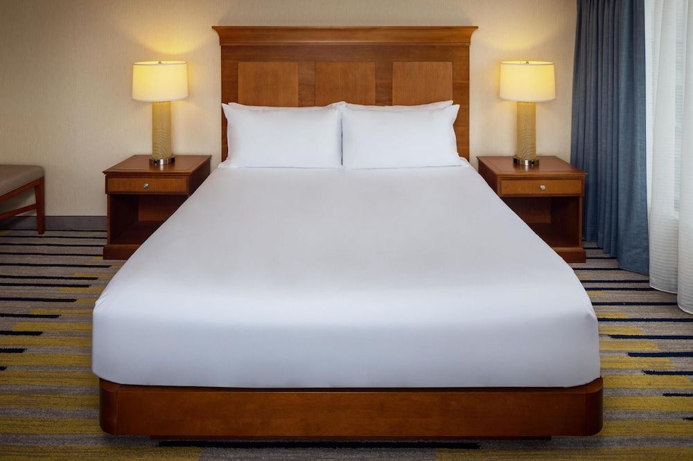 Deluxe Room, 1 King Bed, Water View