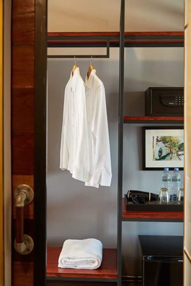 W22 by Burasari Standard Double Room 6