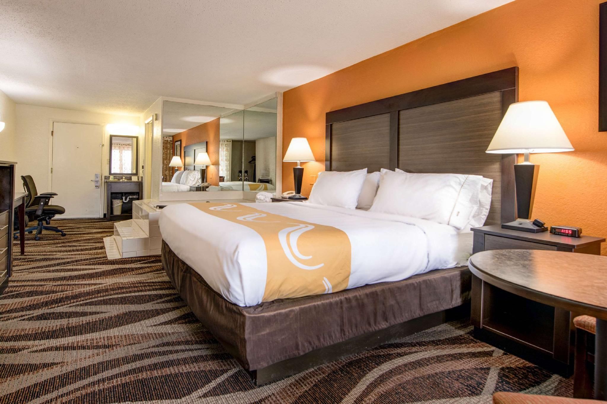 1 King Bed, Nonsmoking, Upgrade