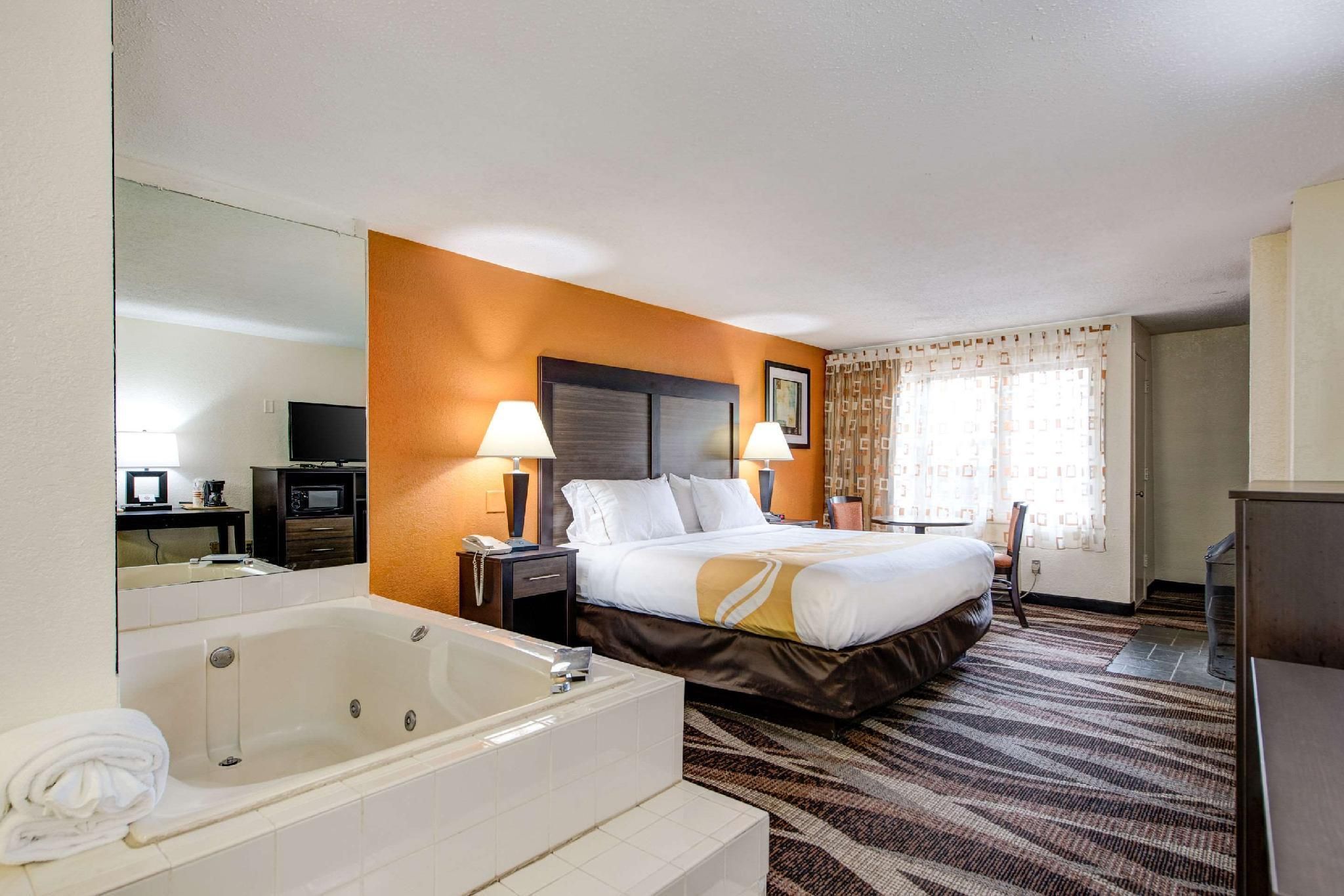 1 King Bed, Nonsmoking, Upgrade