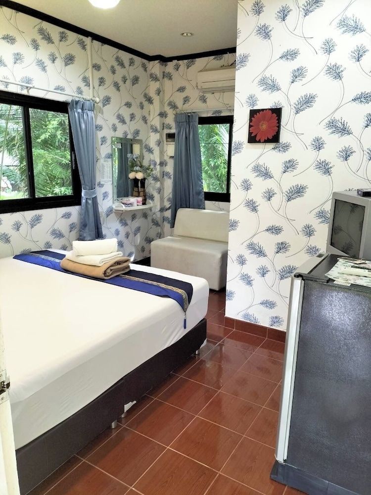 Paifha Beach Resort Basic Room, 1 King Bed, Non Smoking 4