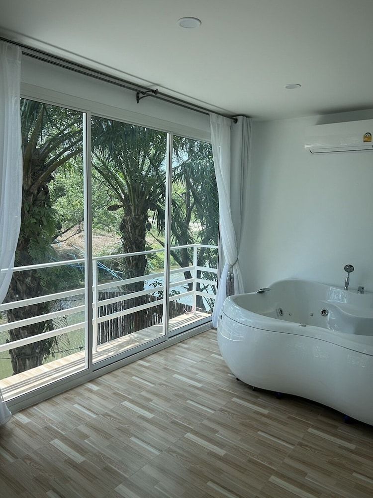 Ranong River View Family Suite 3