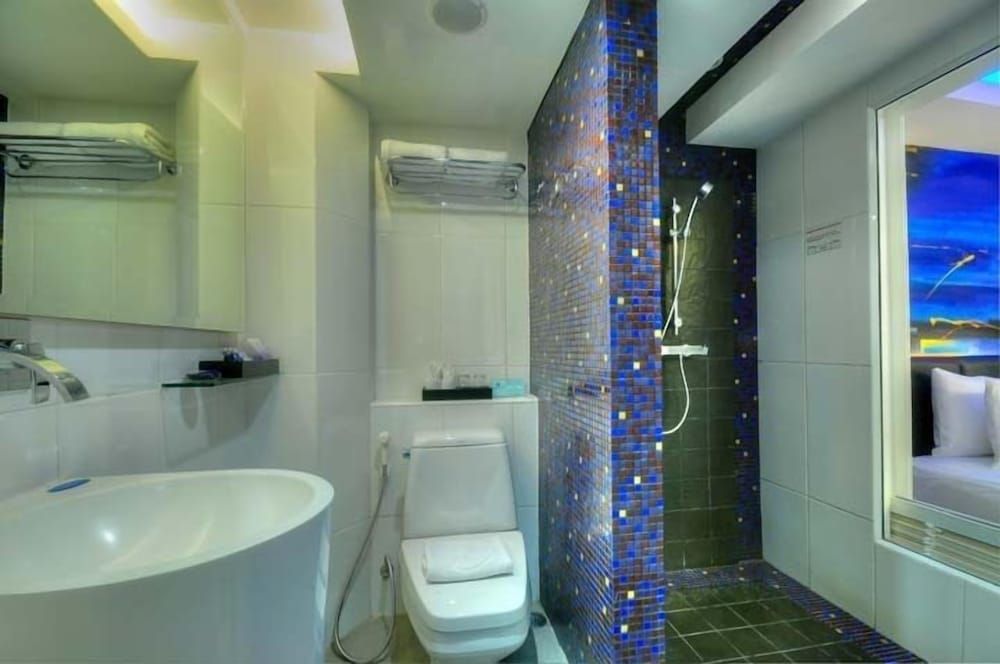 Aspira Skyy Sukhumvit 1 Deluxe Double or Twin Room 6