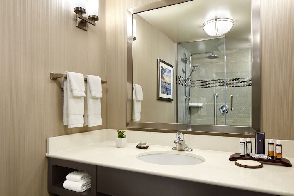 Hilton Garden Inn San Diego Old Town/SeaWorld Area Room, 1 King Bed (with Luxury Bathroom) 4