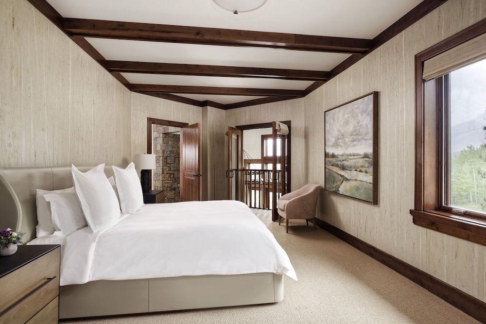 Penthouse, 3 Bedrooms (The Wildflower Residence Plus Den)