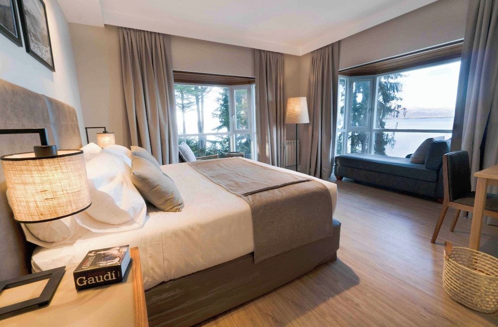 Superior Room, Lake View