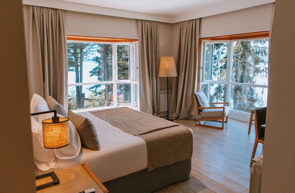 Superior Room, Lake View