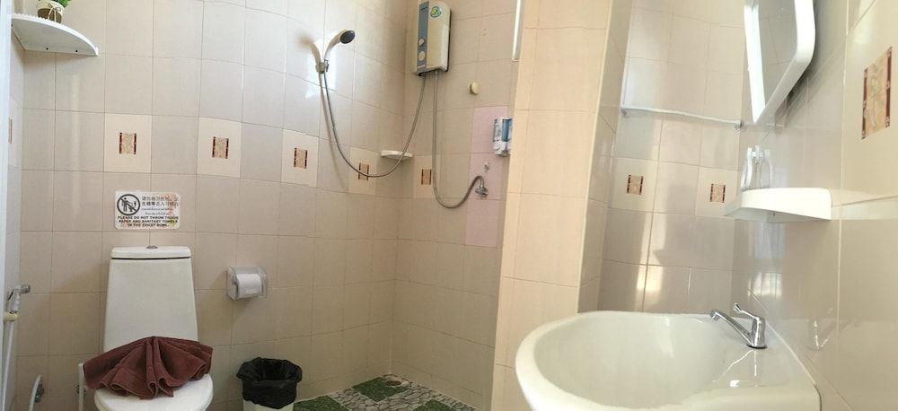 Apartment with Shared Bathroom