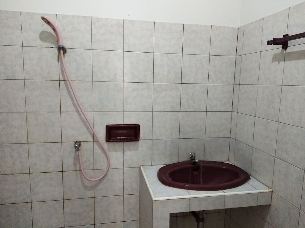 Klongyai Hotel Standard Double Bed with Fan 5