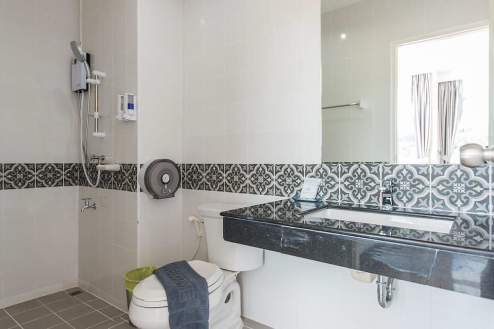 Slowlife Beach - Hostel Suite with Balcony 8