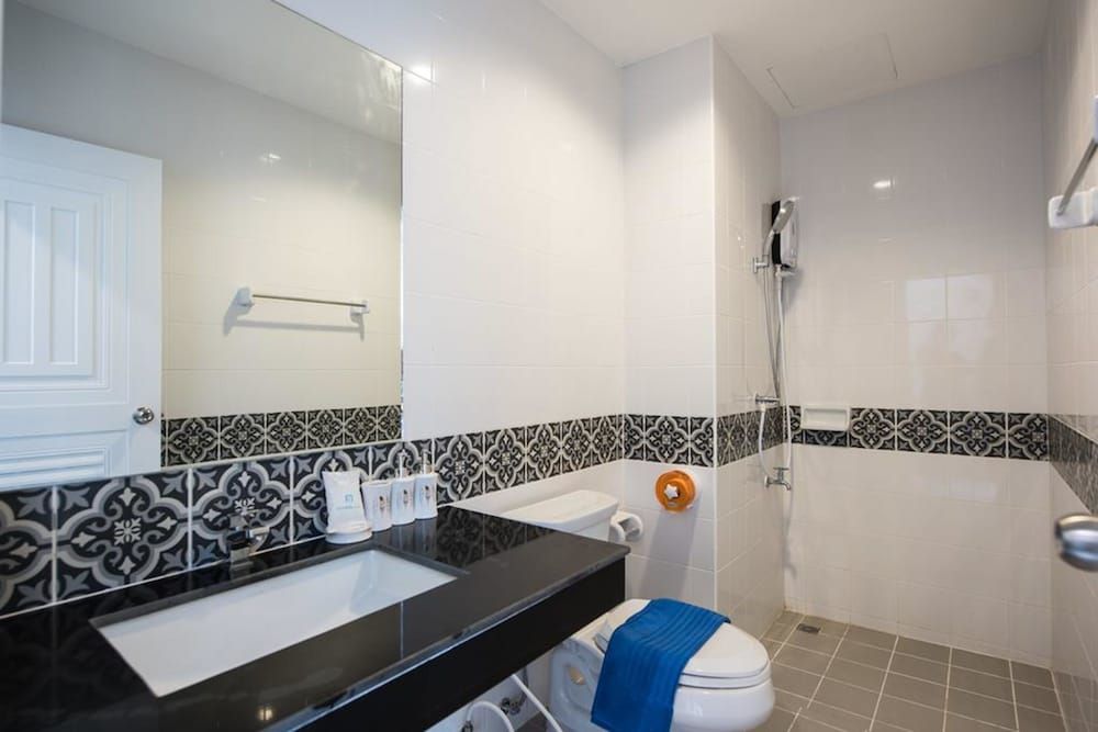 Slowlife Beach - Hostel Suite with Balcony 9