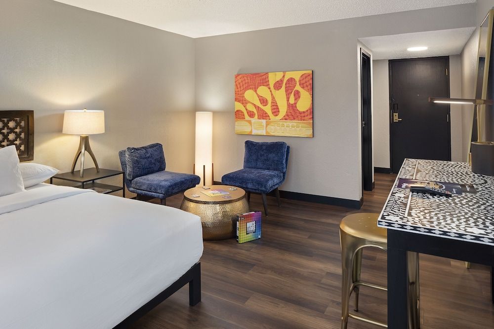 Standard Room, 1 King Bed, Non Smoking, Balcony