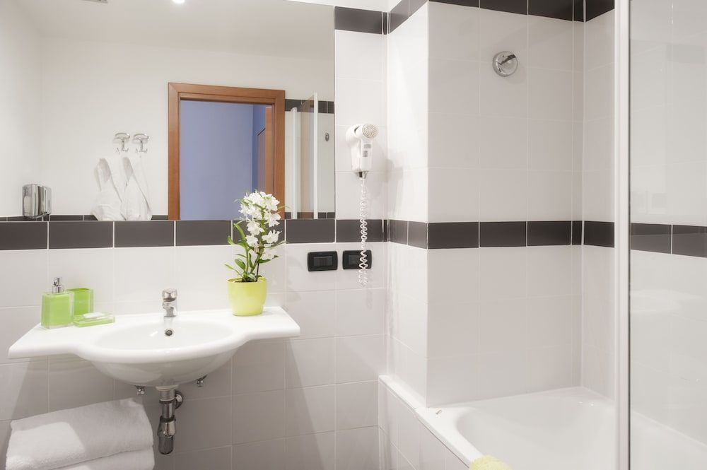 Best Western Ars Hotel Standard Room, 2 Twin Beds, Non Smoking 6