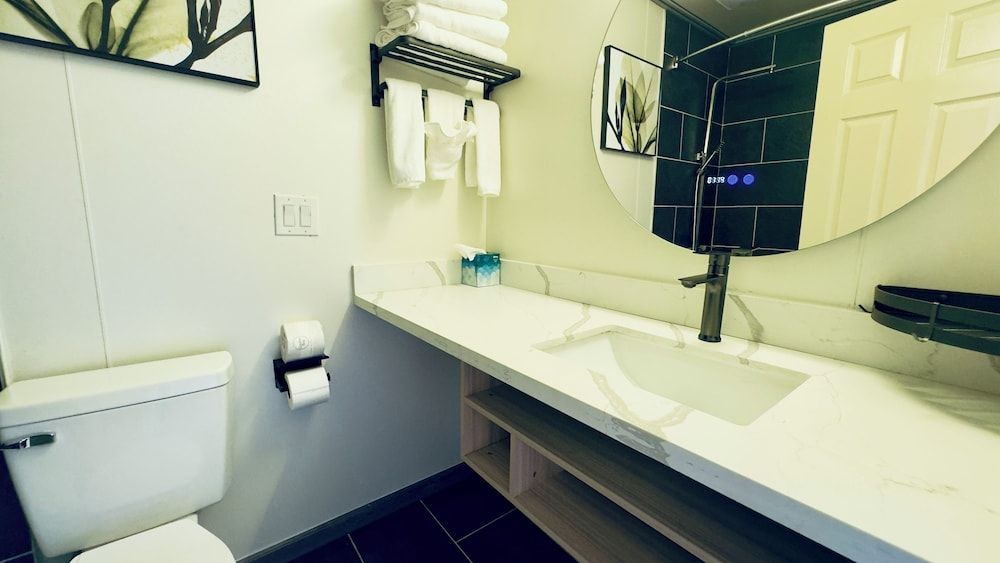 Interurban Suites Hotel Suite 4